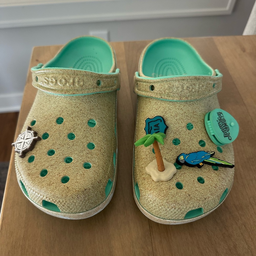 Crocs Unisex Classic Margaritaville Clog. B13 - Picture 4 of 8